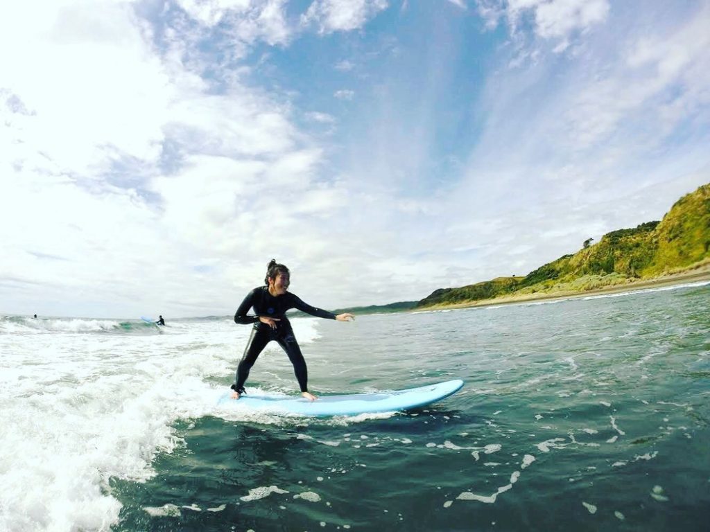 Nhiều người đã đến Raglan để học lướt sóng - Ảnh: waikatonewzealand