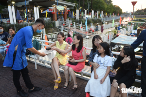 Du khách Việt thích các trải nghiệm văn hóa cùng với thời gian rảnh rỗi để thư giãn - Ảnh: QUANG ĐỊNH